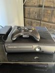 Xbox 360 250GB med en handkontroll