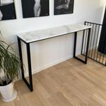 Stilrent sideboard i marmor 