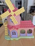 visar ELC Happyland Windmill Farm Playset.