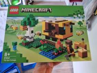 Lego Minecraft The Bee Cottage oöppnad