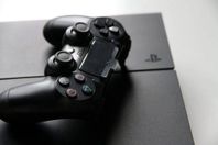 Spartsamt använt Ps4 med ny kontroll