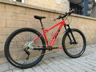 GT avalanche 29” Medium storlek 