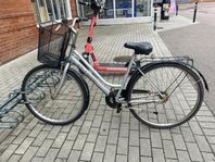 Säljes: Damcykel Classic Fun City – 3 växlar, korg, fotb