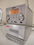 Sanyo stereo med CD, USB, radio & antenn – fungerar bra!