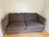 Två sits soffa