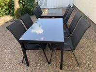Gråa glasbord med stolar 