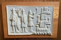 Relief Kallad Vikingatåg formgiven av Bengt Lundgren 