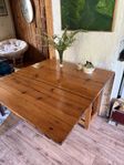 Slagbord i trä – klassisk design med fällbara skivor