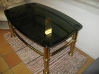 Glasbord med mässingunderrede