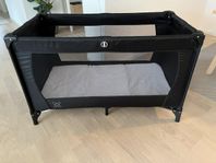 Resesäng med madrass och väska