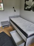Säng med förvaring