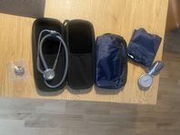 Littmann Classic III + blodtrycksmanchett + 2 fodral
