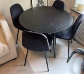 Matbord och stolar