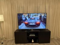 Tv med Bord, sidobord x2. soffbord, 2 golvlampor och en byr