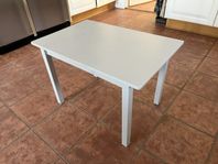Ikea Sundvik barnbord bortskänkes