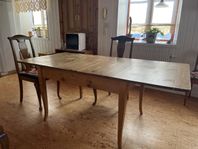 Köksbord i furu med iläggsskivor