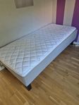 Säng skårer 90x200