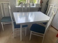 Vitt köksbord med 6 stolar 