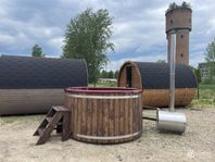 Badtunna med extern kamin.