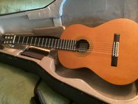 Gitarr Yamaha GC32c