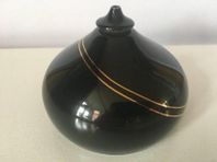 Olje/fotogenlampa - Börke Design Norge - svart m gulddetalj