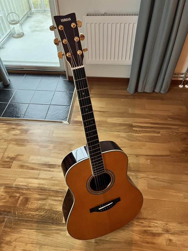 Yamaha LL-TA vintage tint