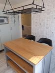 Köksö med barstolar bortskänkes