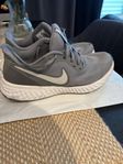 Nike Revolution 5 Herr Gray 43 27.5 cm