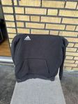 svart adidas hoodie storlek 164 