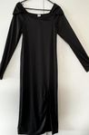 Svart slitsklänning/ Black slit dress