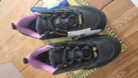 Adidas ADI2000 Yu-Gi-Oh! + oöppnad Dark magician promo kort