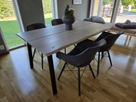 Matbord Ilva True med stolar