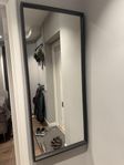 Svart spegel från ikea 