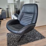 2 st Fåtöljer i svart skinn