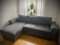 Bäddsoffa schäslong VEJLBY mörkgrått tyg från Jysk