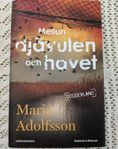 Mellan djävulen och havet - Maria Adolfsson. Inbunden!