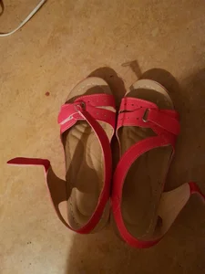 Röda sandaler