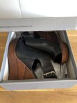 NYA sandaler med kilklack stl 40