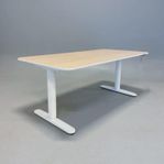 Höj och sänkbart skrivbord (Ikea)