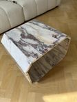 Soffbord i vacker ren marmor 
