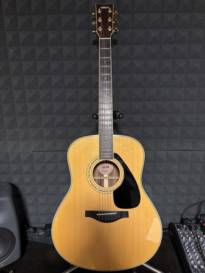 Akustisk gitarr Yamaha LLX6 m...