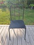stol svart metall bruka design