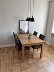 Matbord och stolar