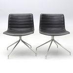 Arper Catifa – 2 italienska designstolar, nypris 9 500 