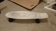 27" Penny skateboard i vit/självlysande färg