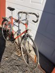 en gammal racercykel 