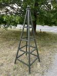 Trädgårds-obelisk
