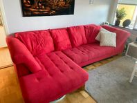 Röd 4-sits soffa med divan