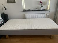 Säng 90