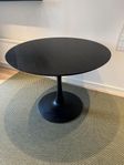 Runt matbord, svart